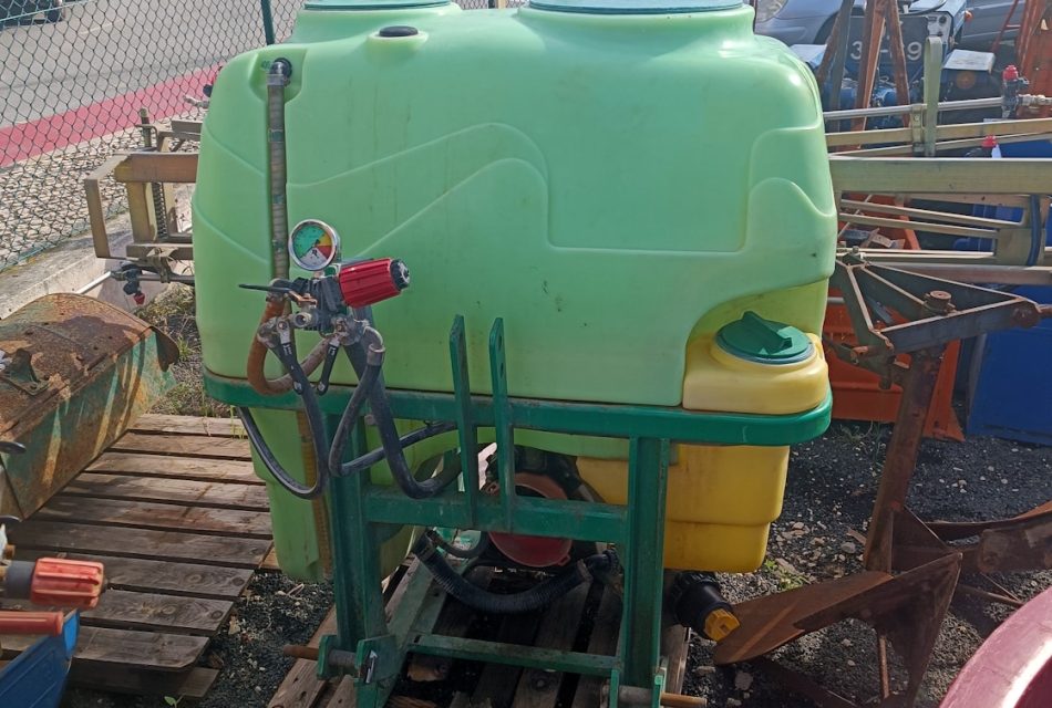Pulverizador-Rocha-400-Litros-com-barras- pulverização-12metros-4